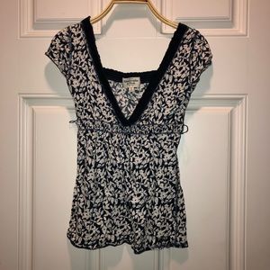 Abercrombie and Fitch V neck tshirt